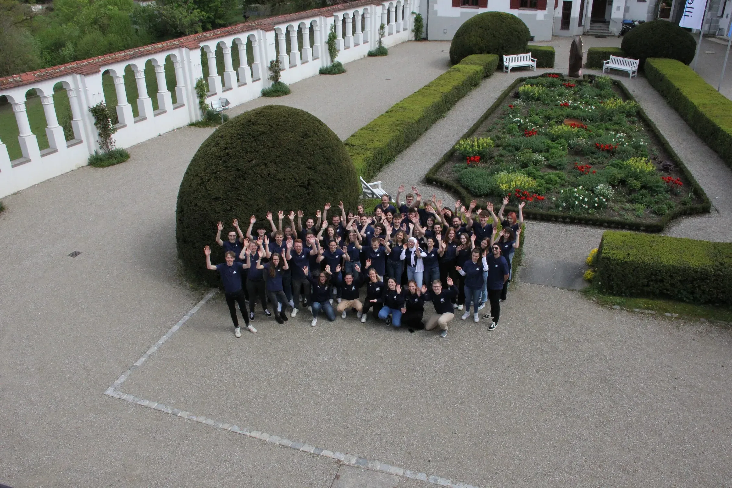 Das Pyramid Team bei einem Ausflug am Schloss